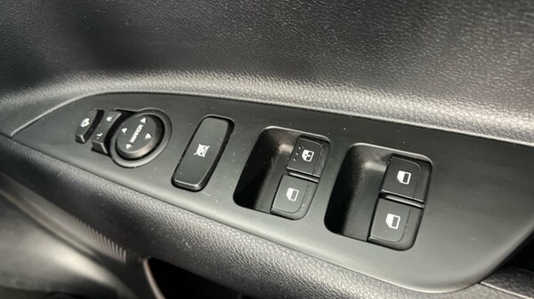 Used Kia Stonic 2023 for sale - 76008325: Photo 15