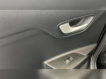 Used Kia Stonic 2022 for sale - 77442574: Photo