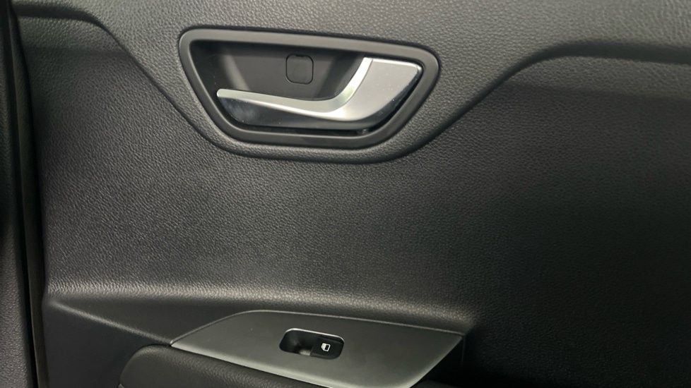 Used Kia Stonic 2024 for sale - 77232129: Photo 20