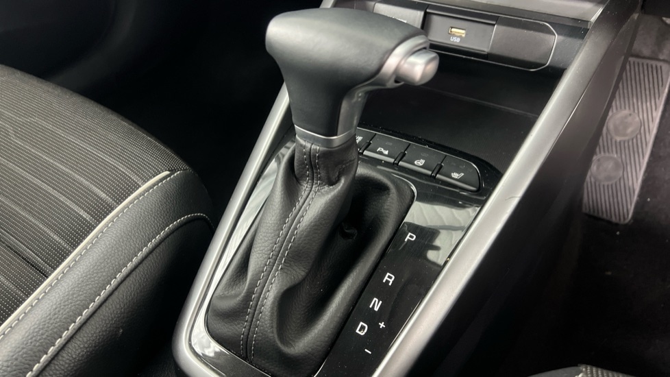 Used Kia Stonic 2024 for sale - 77232129: Photo 27