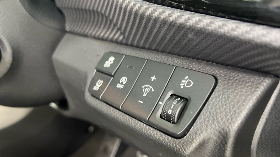 Used Kia Stonic 2024 for sale - 78137050: Photo 21