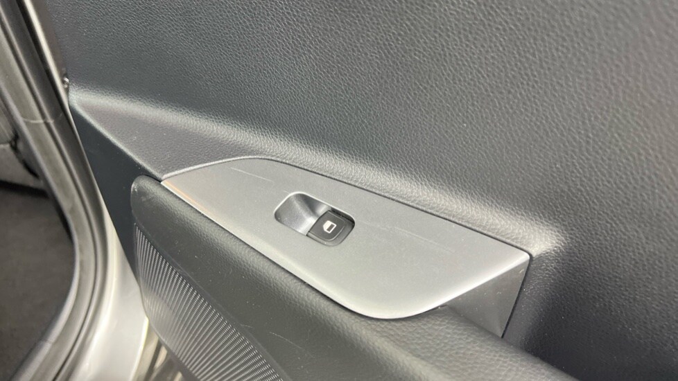 Used Kia Stonic 2024 for sale - 78137050: Photo 24