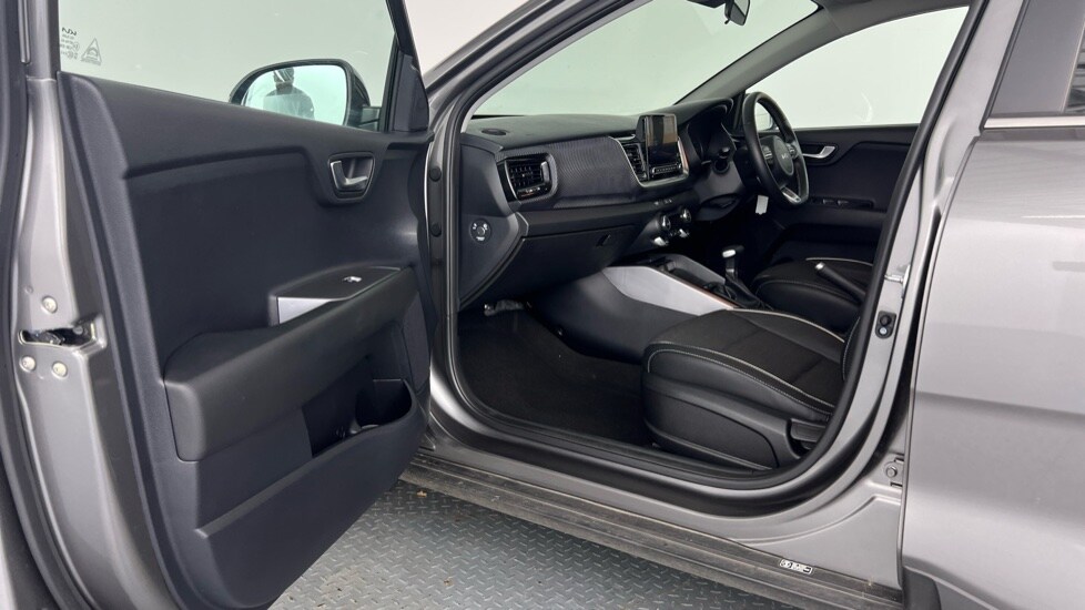 Used Kia Stonic 2024 for sale - 78137050: Photo 30