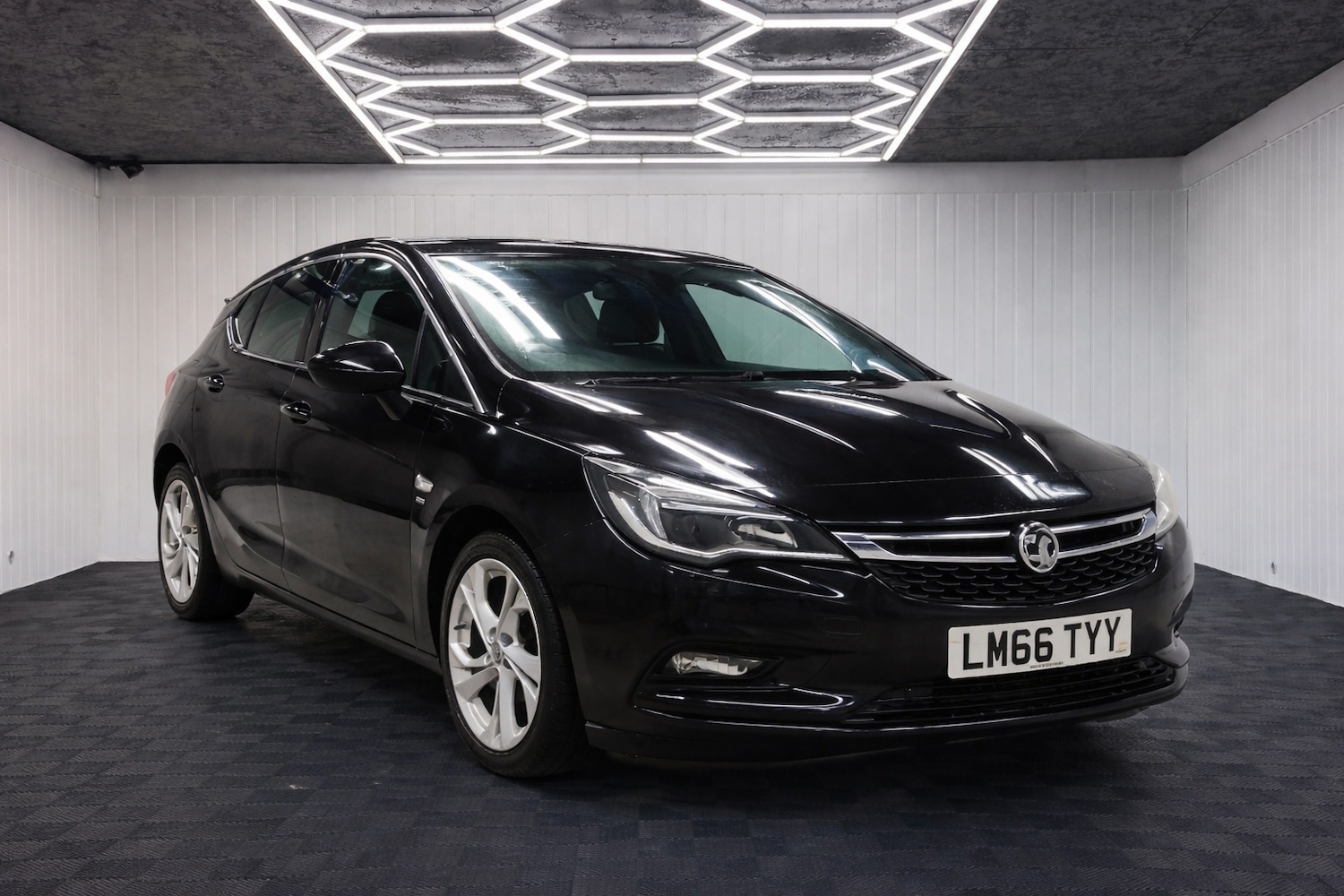 Used Vauxhall Astra 2017 for sale - 77357669: Photo 4