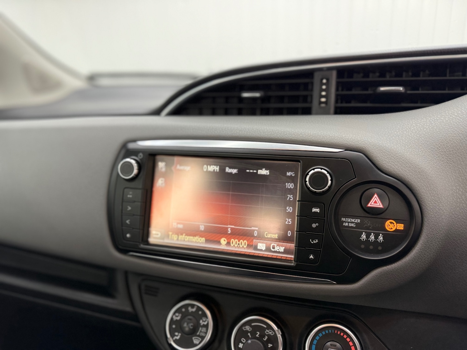 Used Toyota Yaris 2015 for sale - 77324026: Photo 14