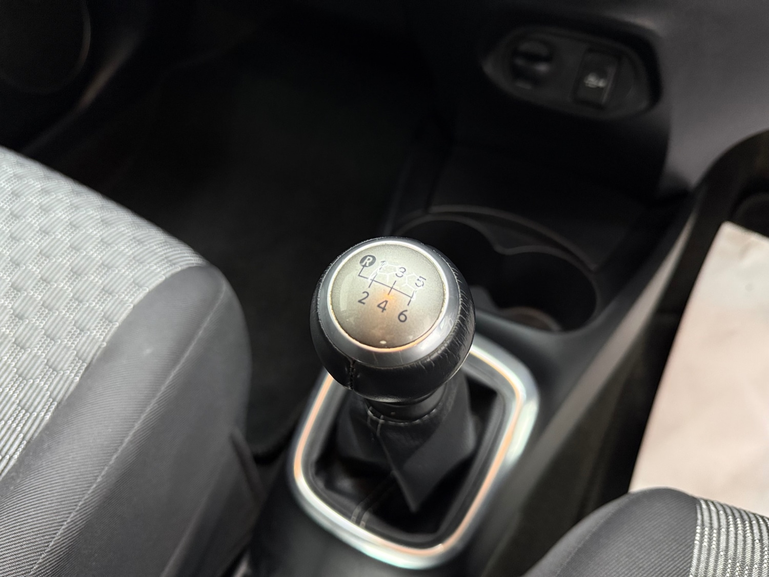 Used Toyota Yaris 2015 for sale - 77324026: Photo 15