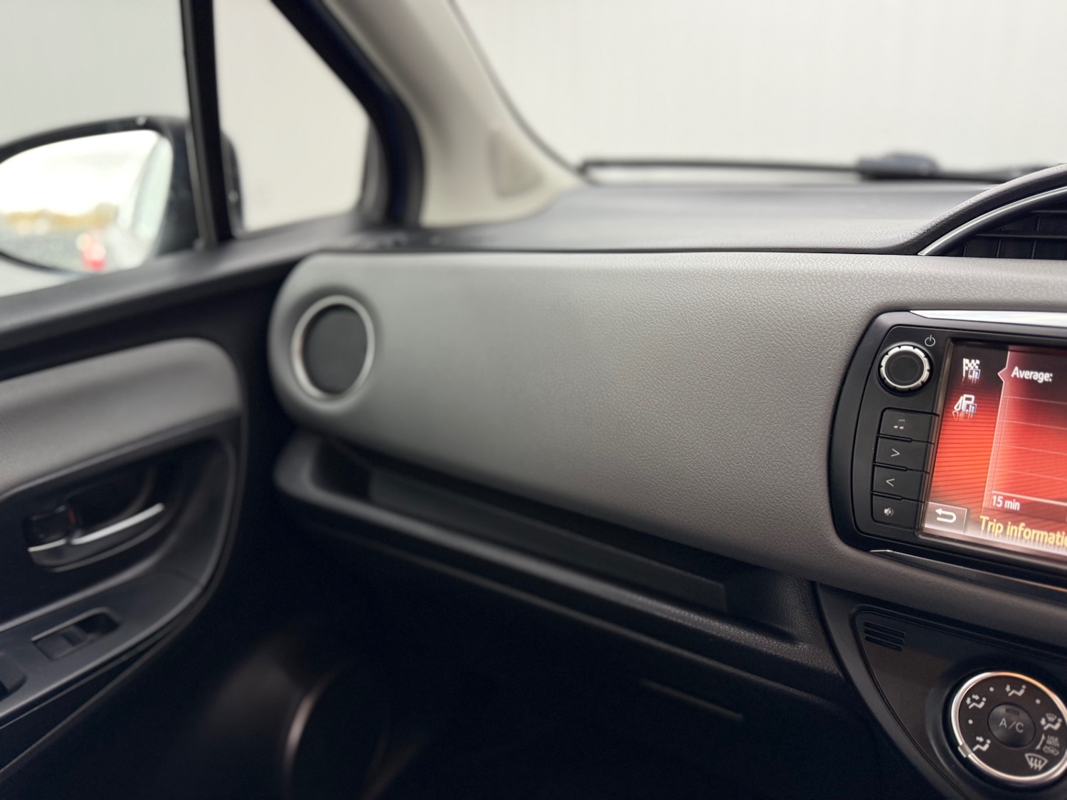 Used Toyota Yaris 2015 for sale - 77324026: Photo 16