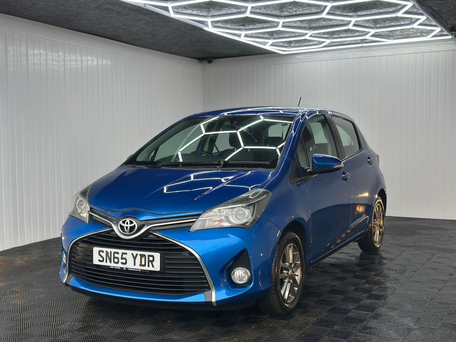 Used Toyota Yaris 2015 for sale - 77324026: Photo 2