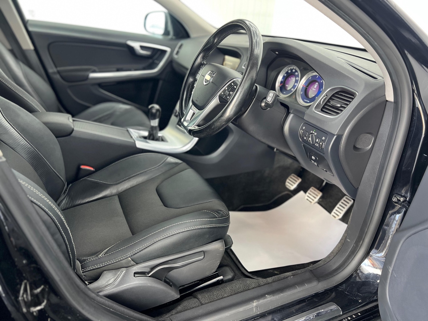 Used Volvo V60 2013 for sale - 77760553: Photo 10