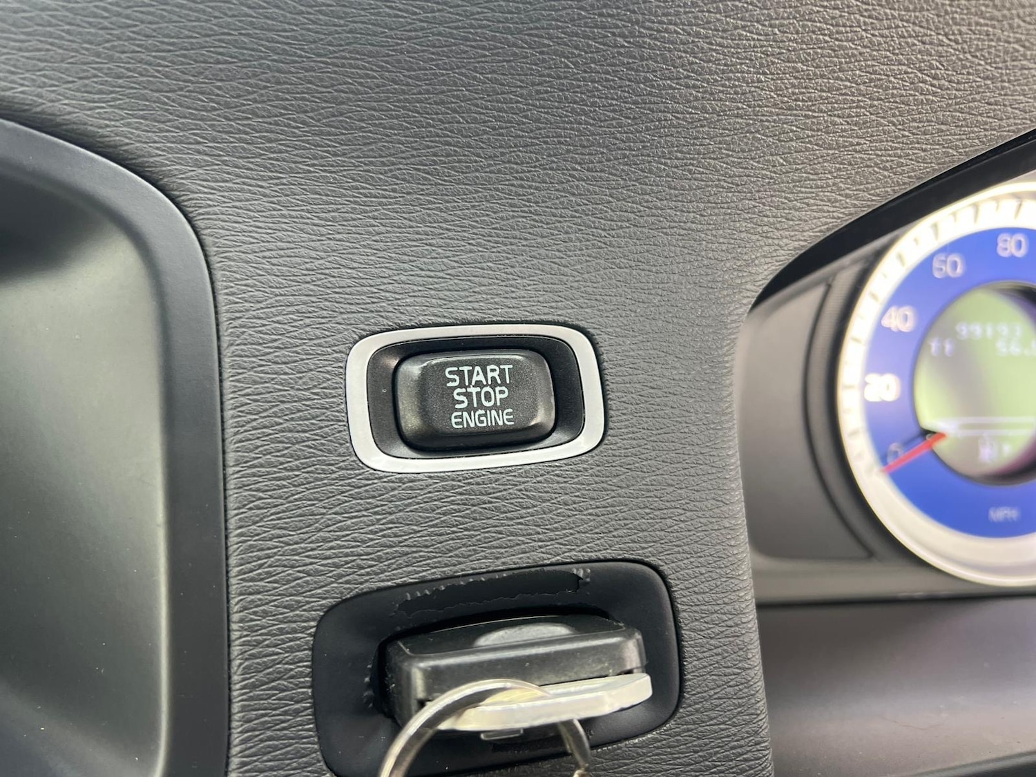 Used Volvo V60 2013 for sale - 77760553: Photo 16