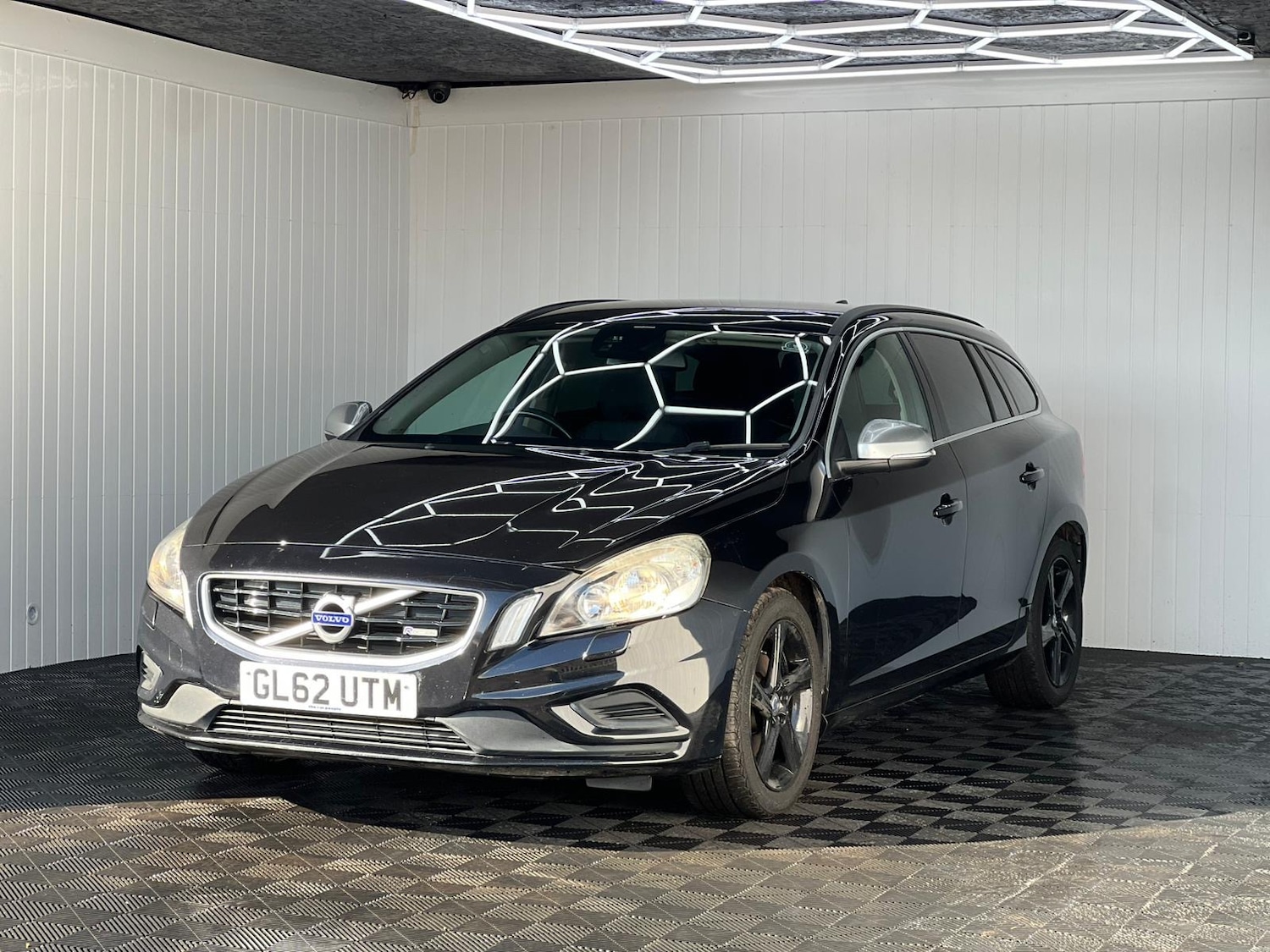 Used Volvo V60 2013 for sale - 77760553: Photo 4
