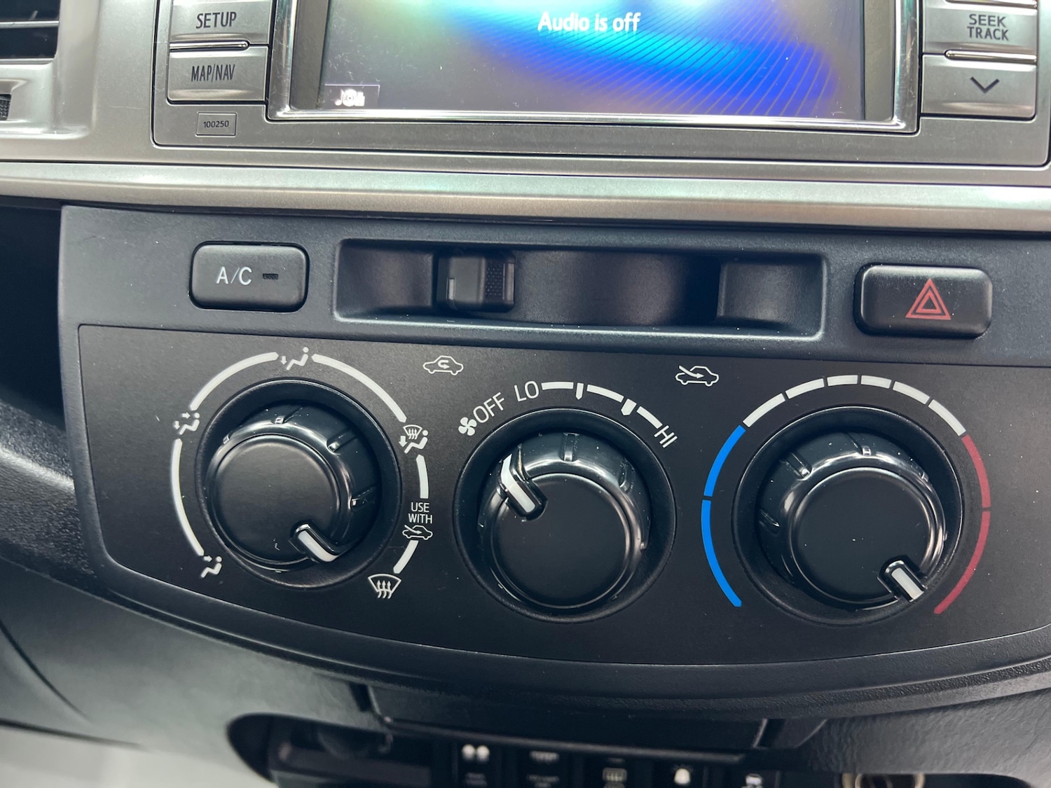 Used Toyota Hilux 2014 for sale - 77760293: Photo 16