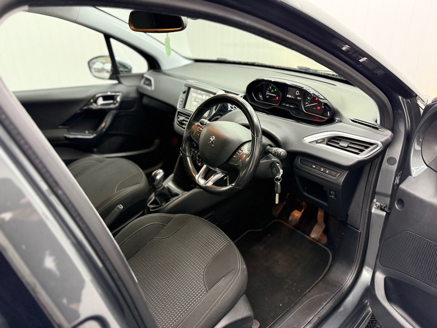 Used Peugeot 208 2016 for sale - 77635374: Photo 11