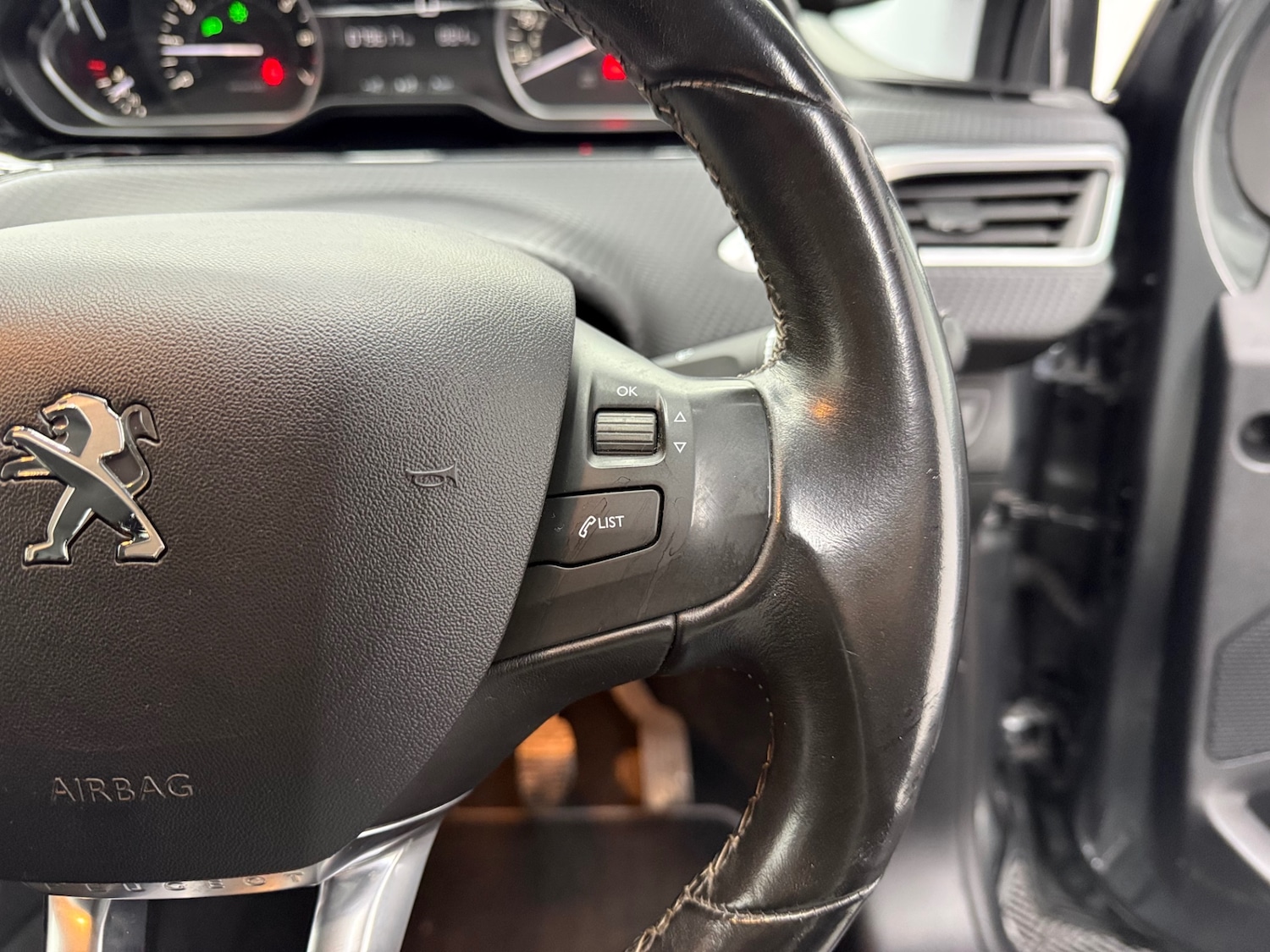 Used Peugeot 208 2016 for sale - 77635374: Photo 12