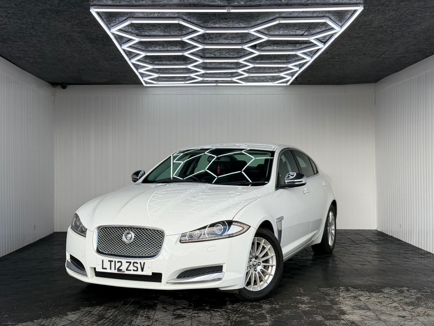 Used Jaguar XF 2012 for sale - 78133485: Photo 3