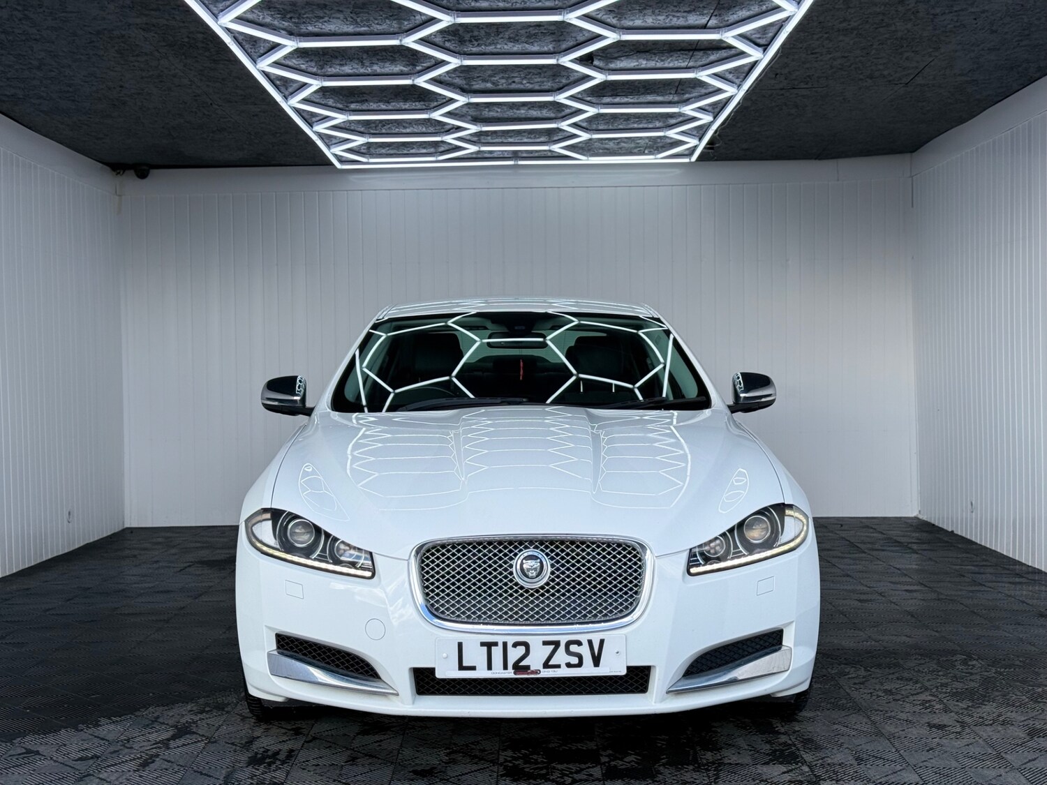 Used Jaguar XF 2012 for sale - 78133485: Photo 4