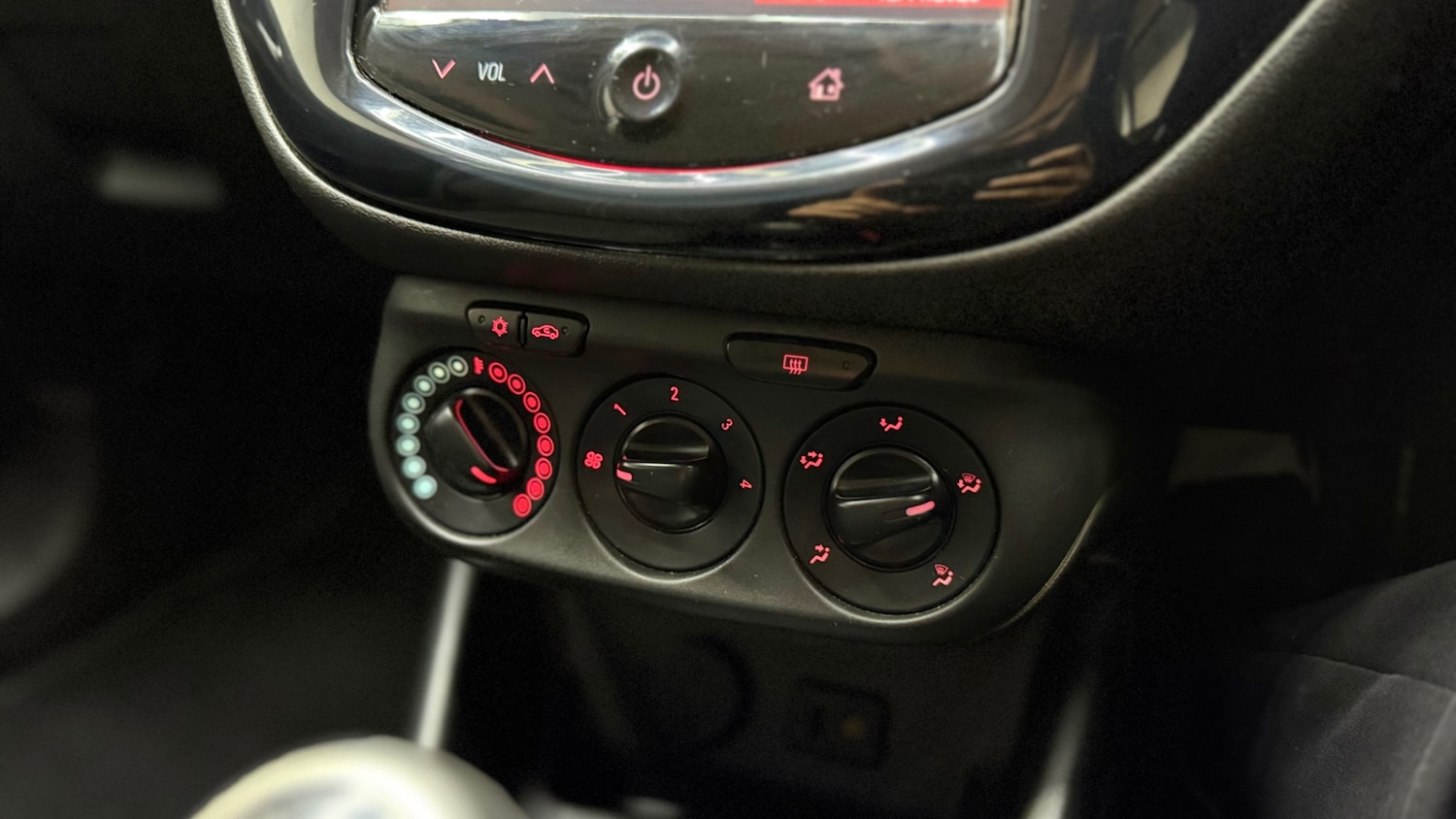 Used Vauxhall Corsa 2015 for sale - 77114438: Photo 10