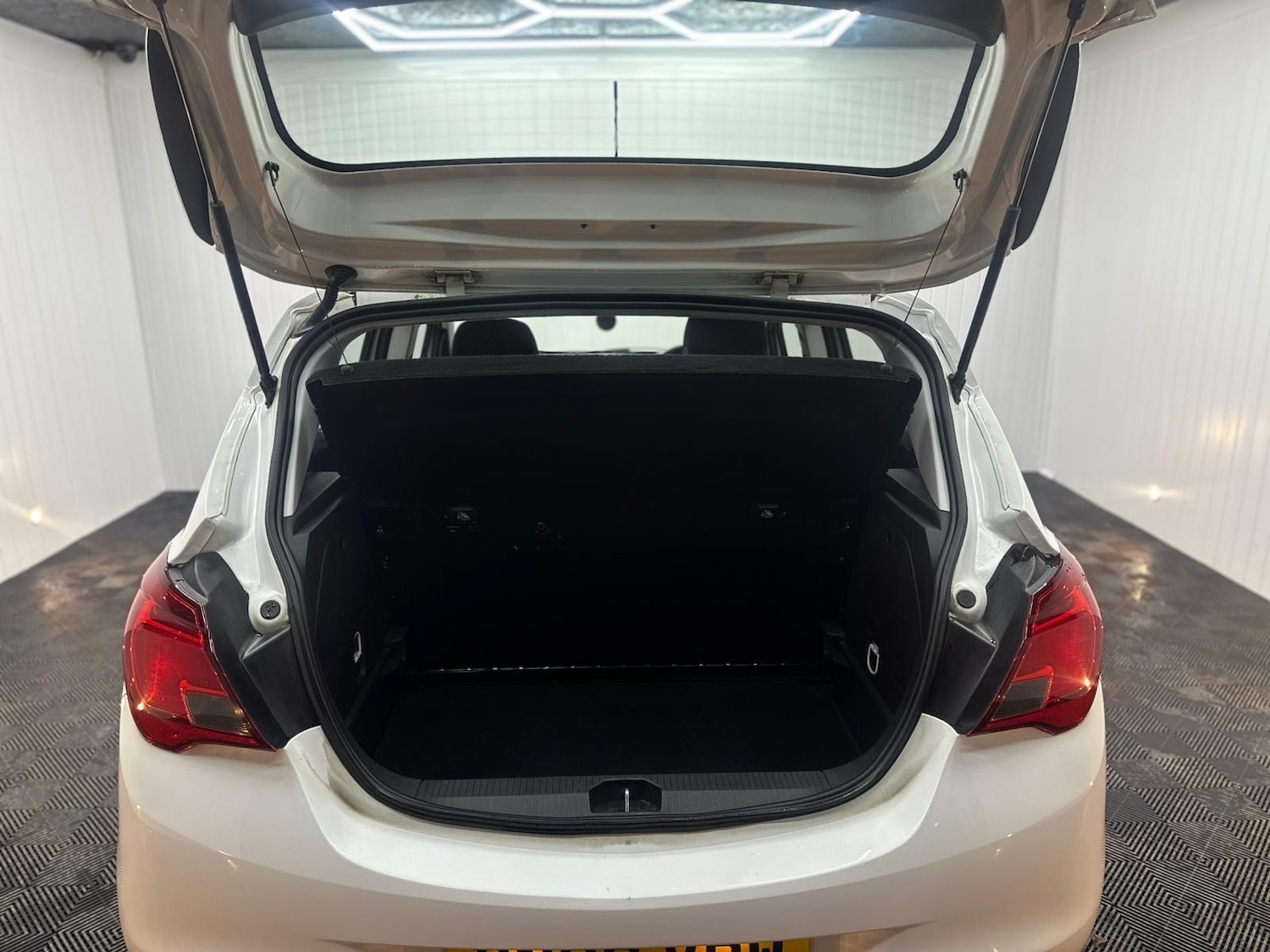 Used Vauxhall Corsa 2016 for sale - 77118846: Photo 19