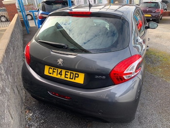 Used Peugeot 208 2014 for sale - 76299624: Photo 4