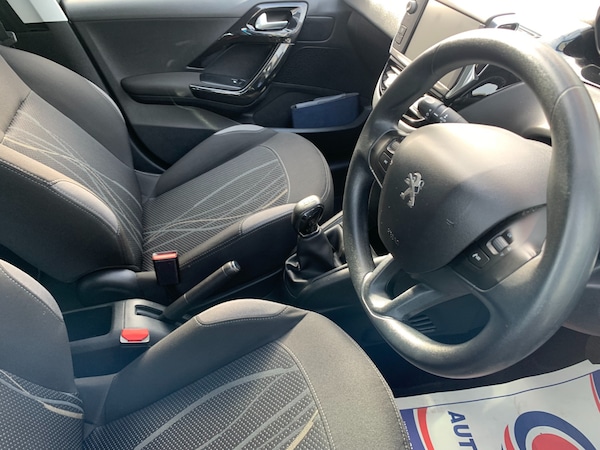 Used Peugeot 208 2014 for sale - 76299624: Photo 6