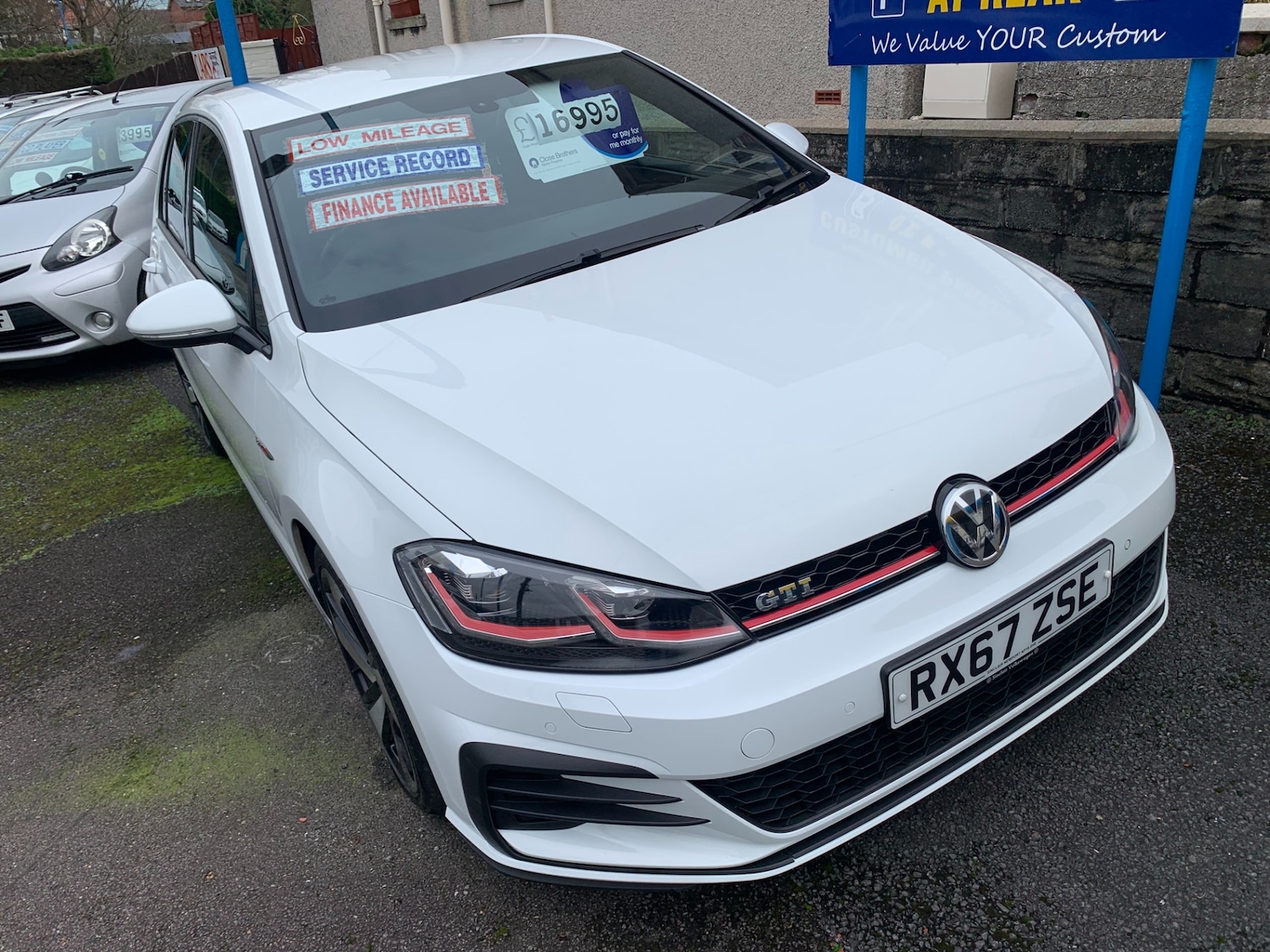 Used Volkswagen Golf 2017 for sale - 77033540: Photo 2