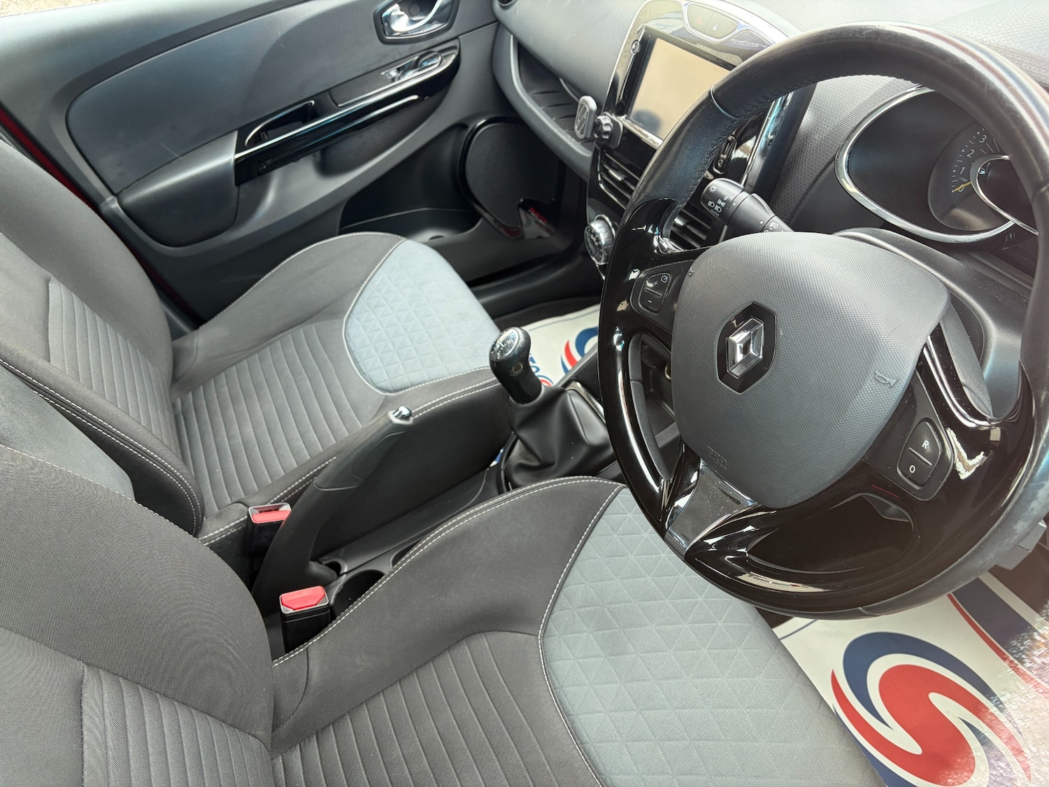 Used Renault Clio 2015 for sale - 78210302: Photo 6