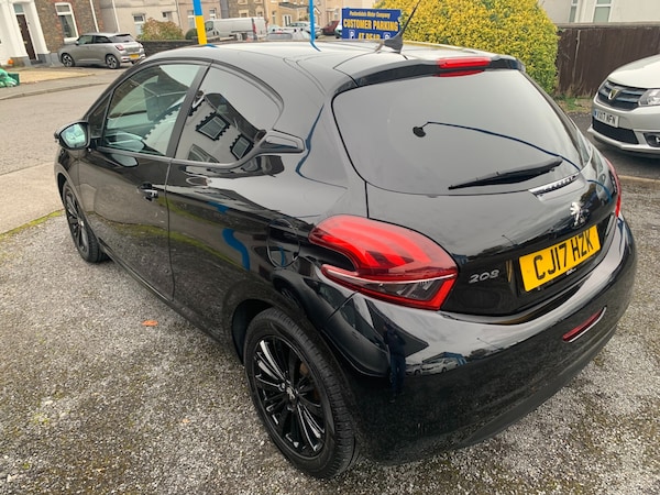 Used Peugeot 208 2017 for sale - 76343965: Photo 6
