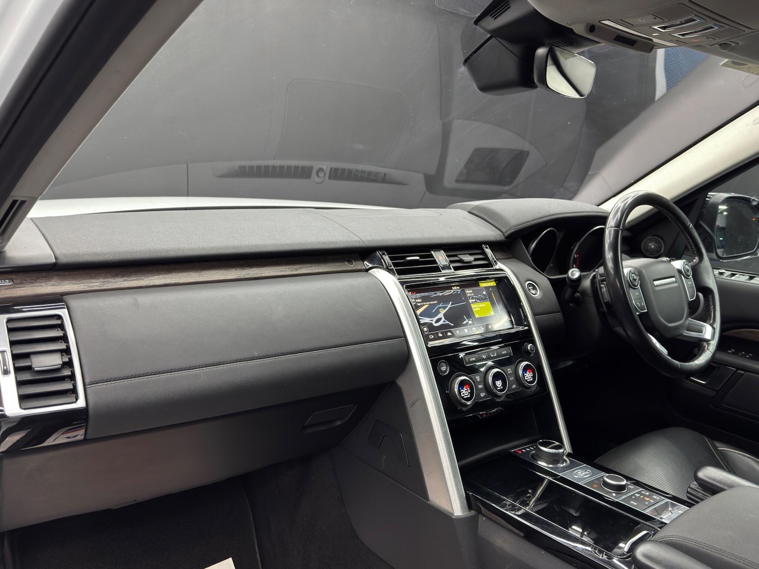 Used Land Rover Discovery 2017 for sale - 77305632: Photo 11