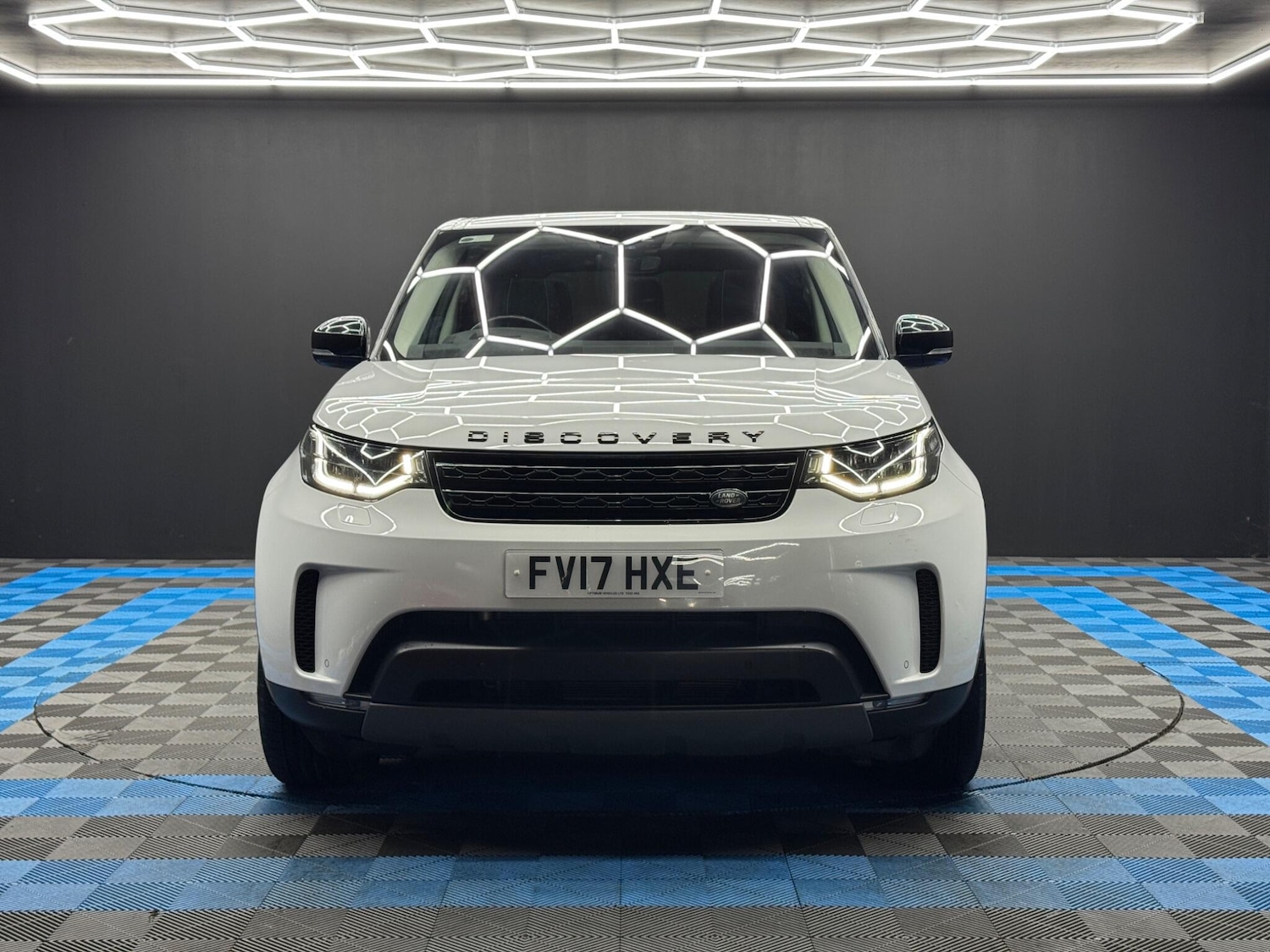 Used Land Rover Discovery 2017 for sale - 77305632: Photo 2