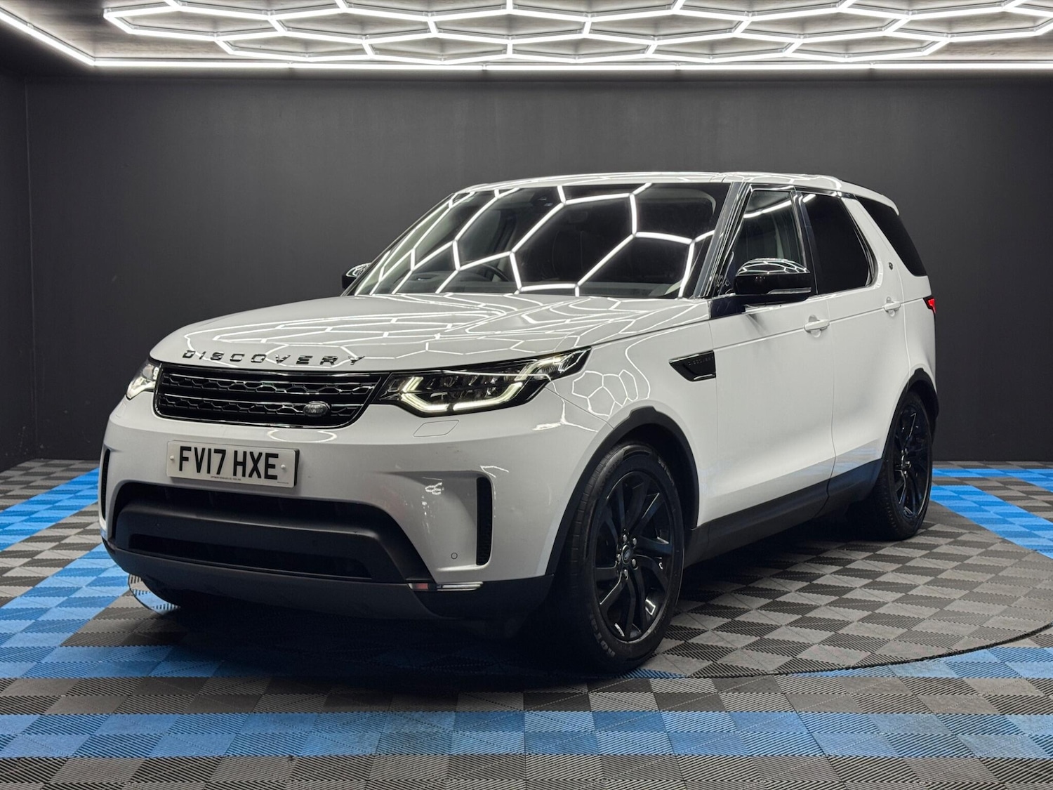 Used Land Rover Discovery 2017 for sale - 77305632: Photo 3