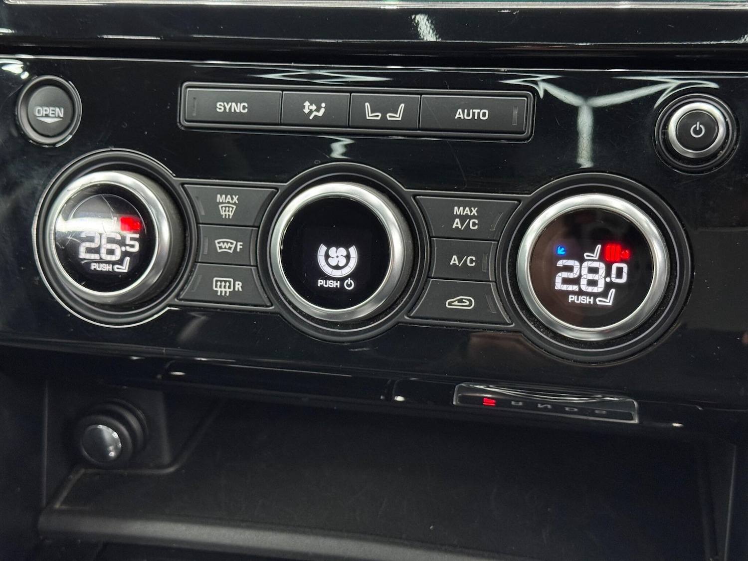 Used Land Rover Discovery 2017 for sale - 77305632: Photo 31