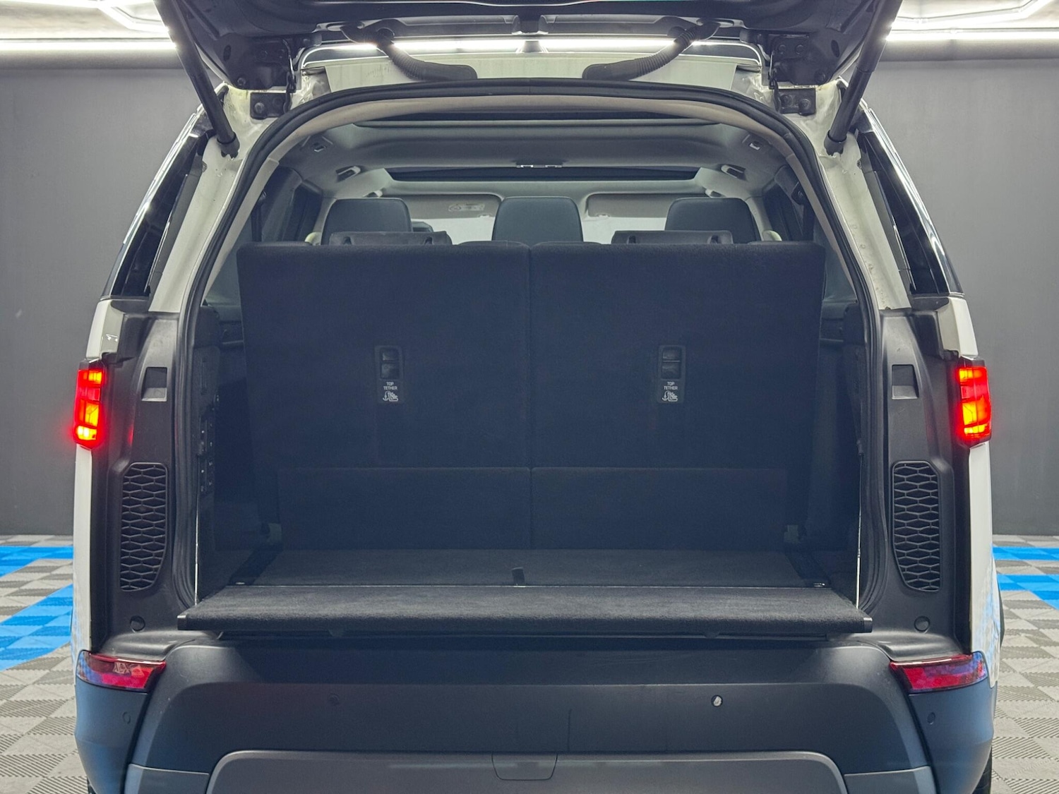 Used Land Rover Discovery 2017 for sale - 77305632: Photo 44