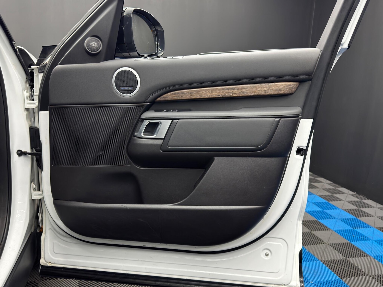 Used Land Rover Discovery 2017 for sale - 77305632: Photo 47