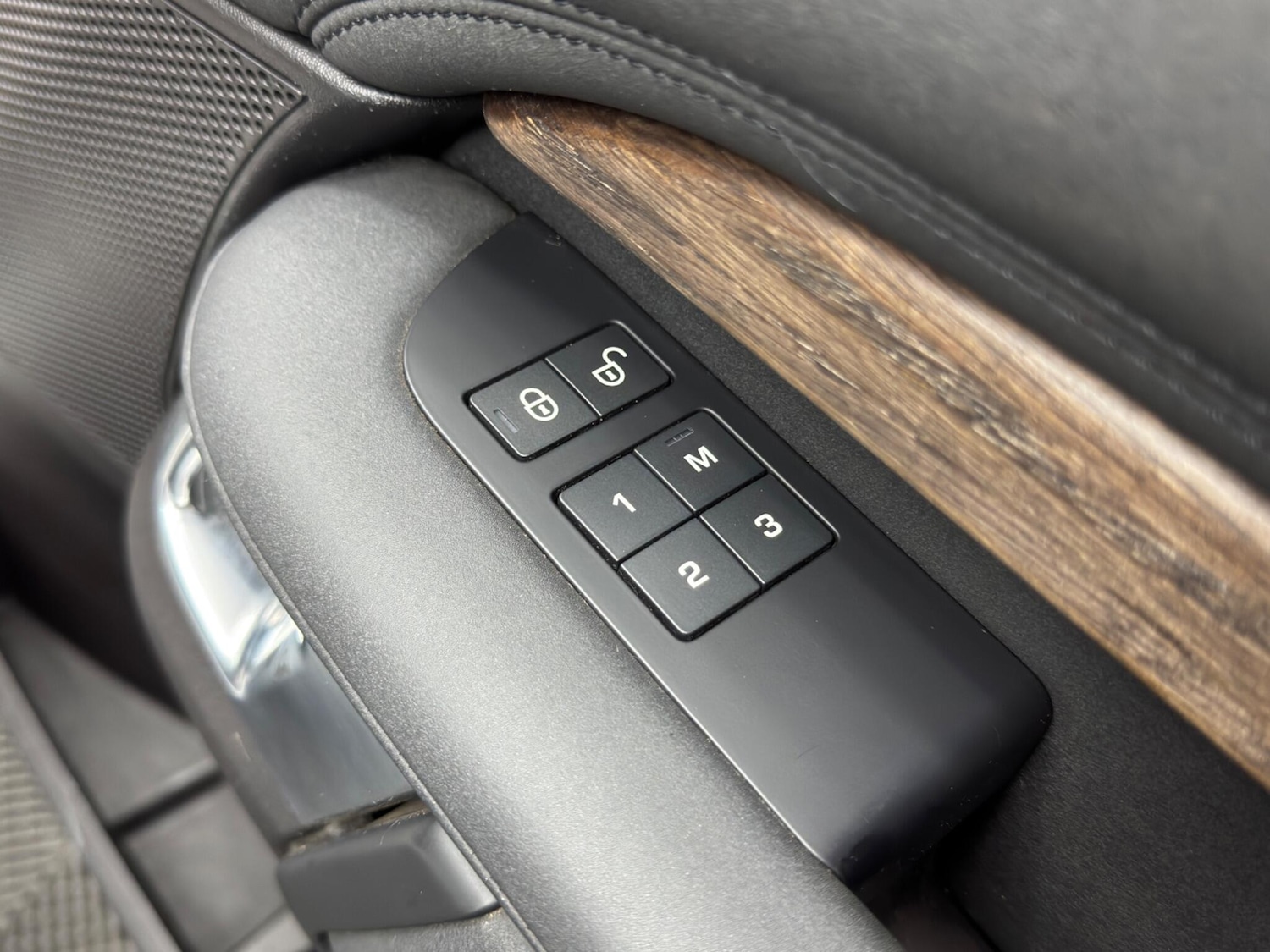 Used Land Rover Discovery 2017 for sale - 77305632: Photo 50