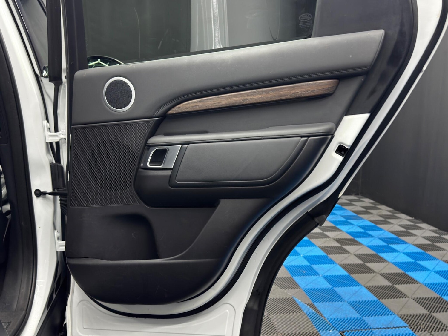 Used Land Rover Discovery 2017 for sale - 77305632: Photo 52