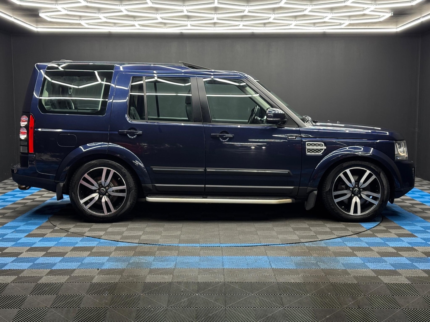 Used Land Rover Discovery 2015 for sale - 78141519: Photo 4