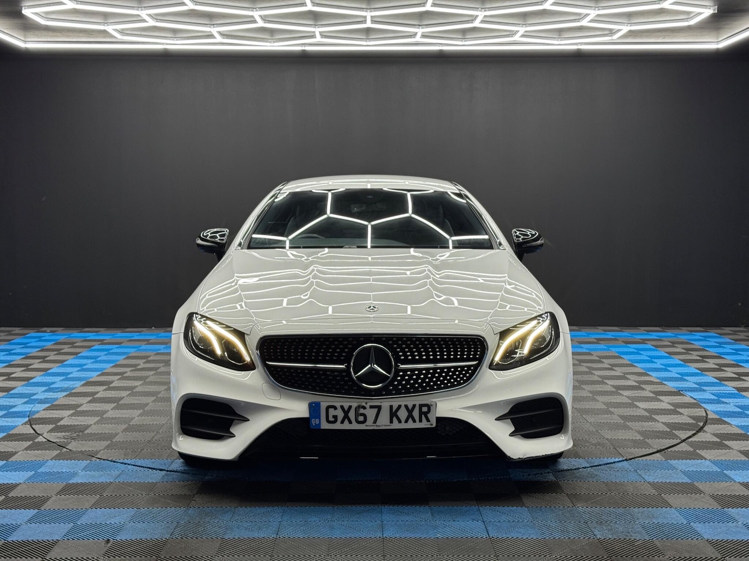 Used Mercedes-Benz E Class 2017 for sale - 77612930: Photo 2