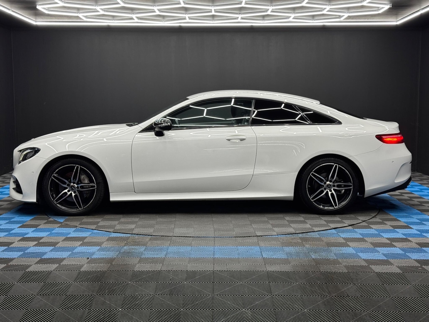 Used Mercedes-Benz E Class 2017 for sale - 77612930: Photo 8