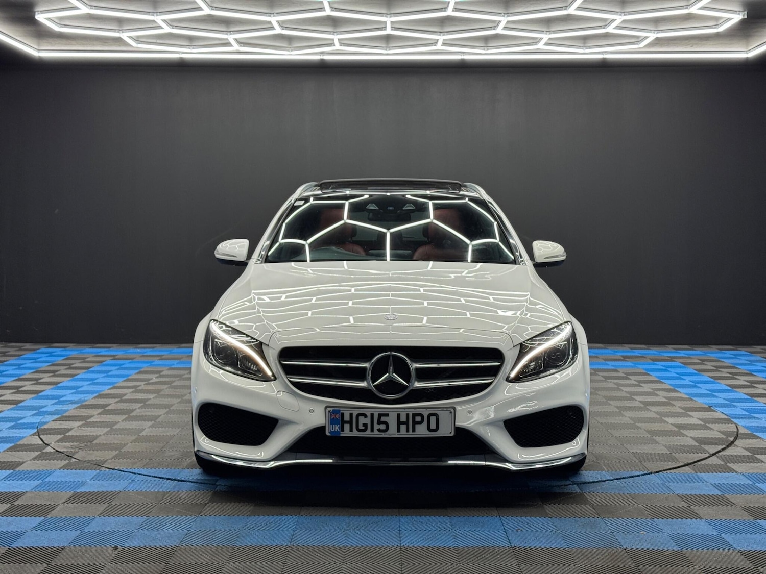 Used Mercedes-Benz C Class 2015 for sale - 76607540: Photo 2