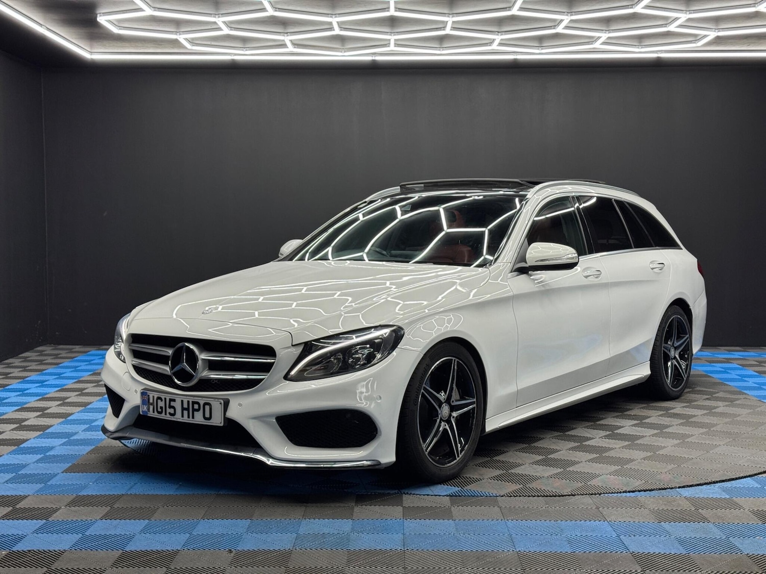 Used Mercedes-Benz C Class 2015 for sale - 76607540: Photo 3