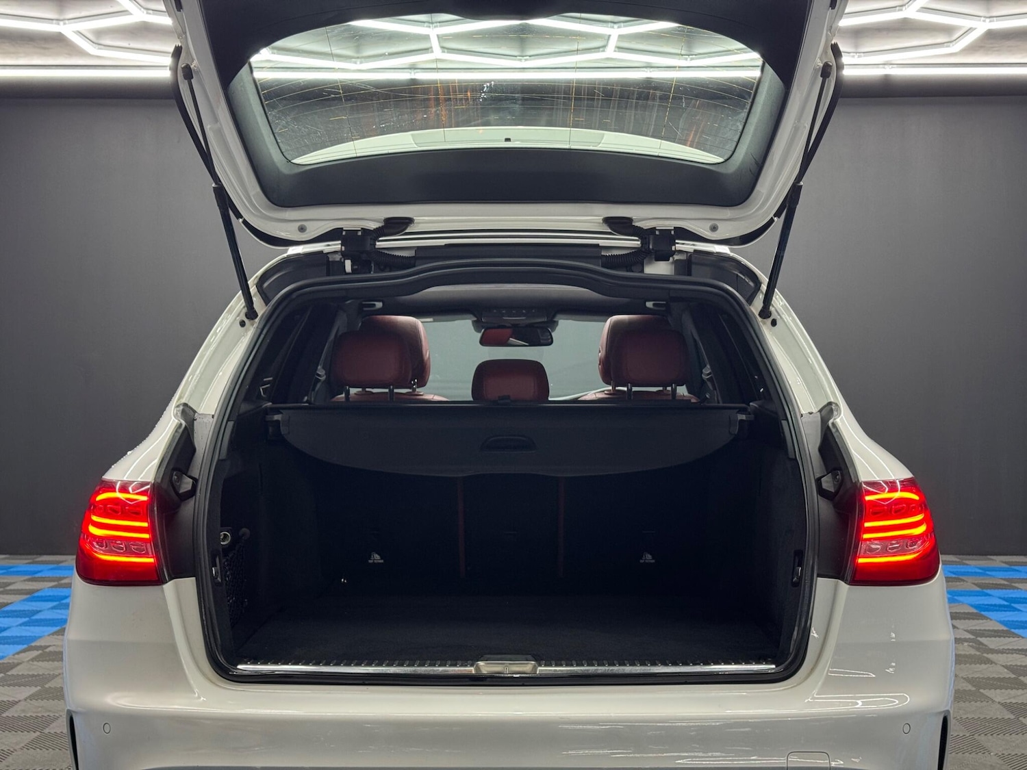 Used Mercedes-Benz C Class 2015 for sale - 76607540: Photo 38