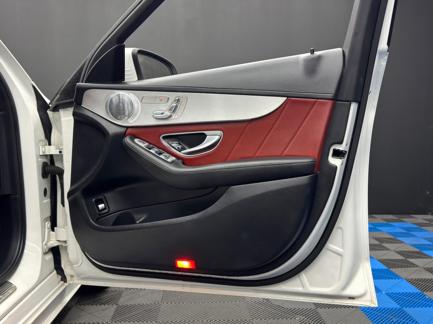 Used Mercedes-Benz C Class 2015 for sale - 76607540: Photo 39