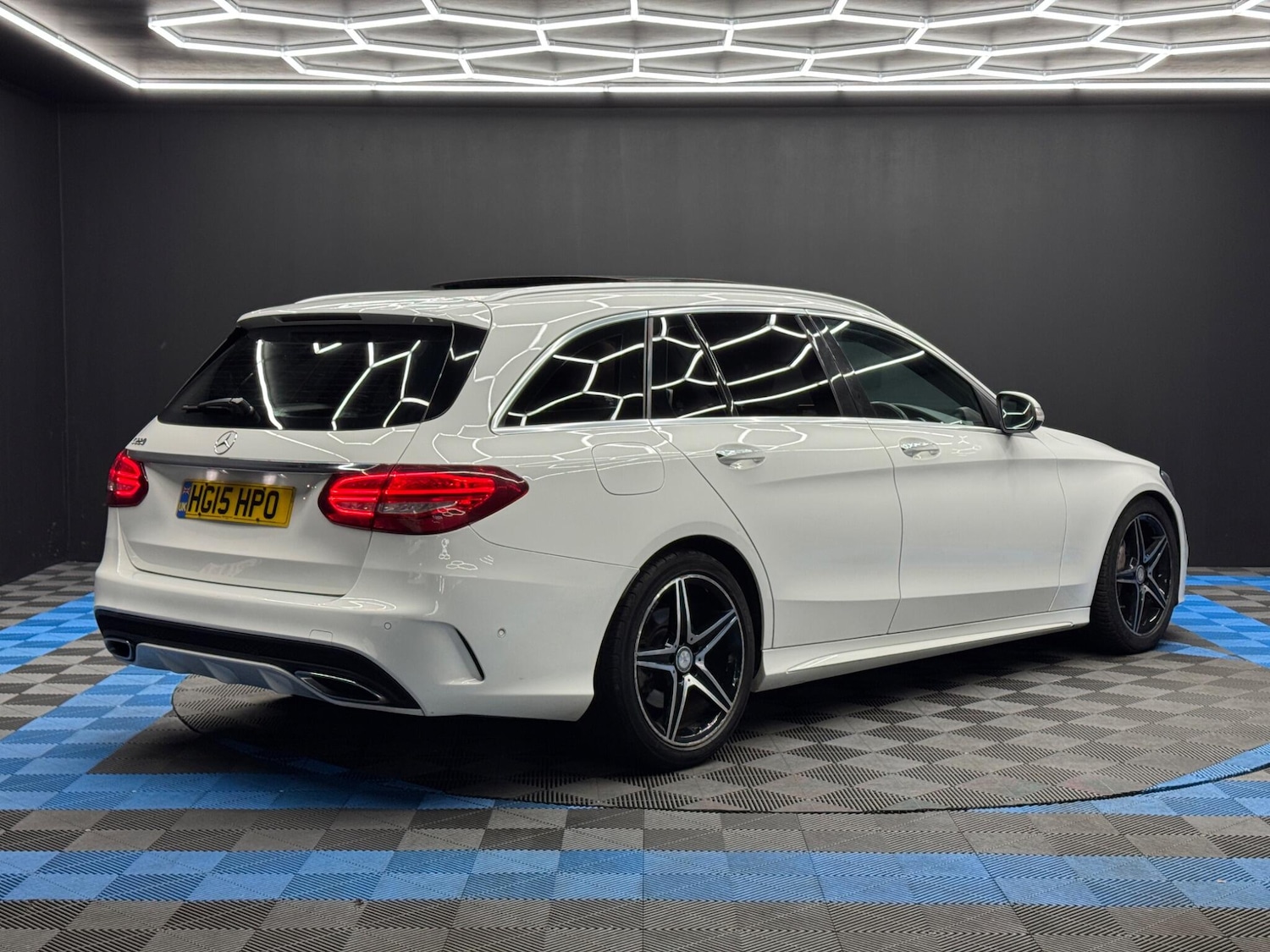 Used Mercedes-Benz C Class 2015 for sale - 76607540: Photo 5