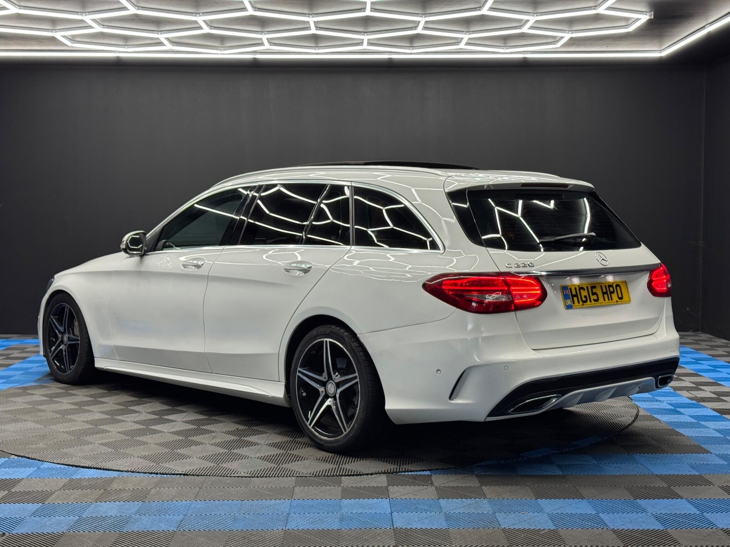 Used Mercedes-Benz C Class 2015 for sale - 76607540: Photo 7