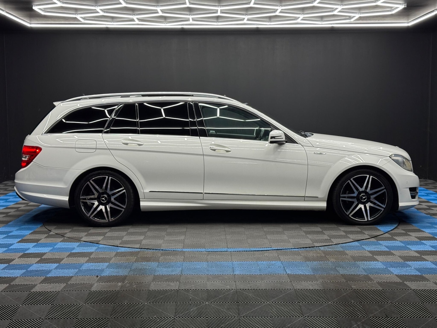 Used Mercedes-Benz C Class 2013 for sale - 77455774: Photo 4