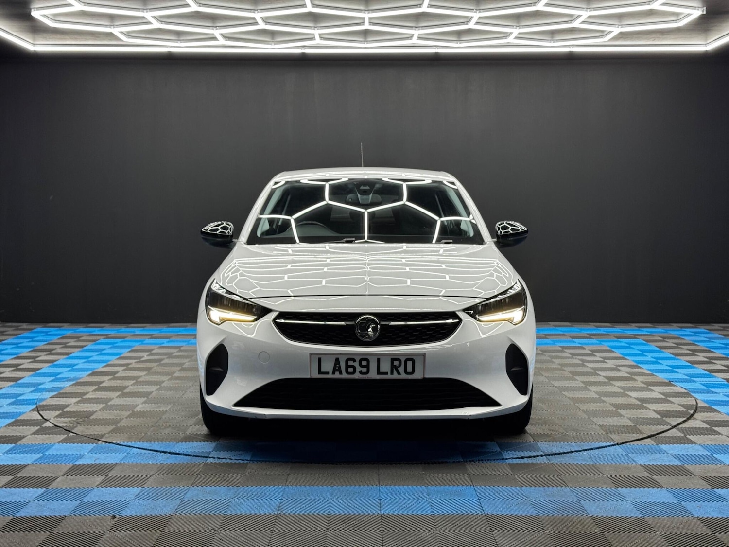 Used Vauxhall Corsa 2019 for sale - 76398176: Photo 2