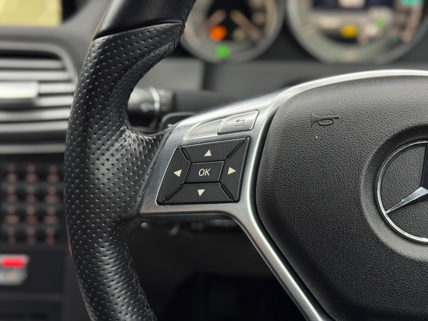 Used Mercedes-Benz E Class 2013 for sale - 77351800: Photo 19