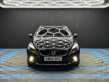 Used Volvo V40 2015 for sale - 79509666: Photo