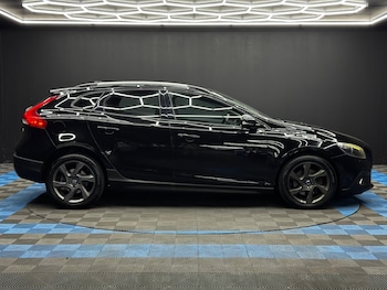 Used Volvo V40 2015 for sale - 79509666: Photo