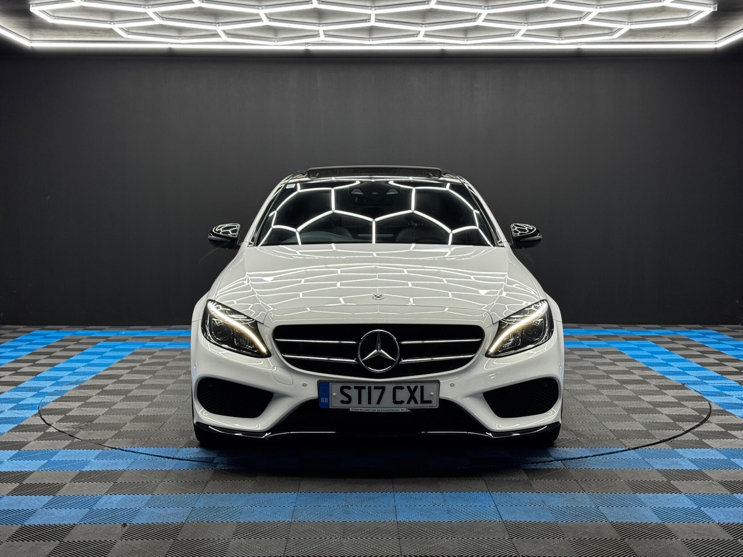 Used Mercedes-Benz C Class 2017 for sale - 76823676: Photo 2